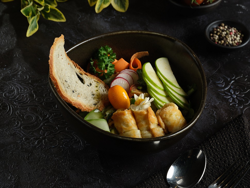 HELLİM PEYNİRLİ SALATA