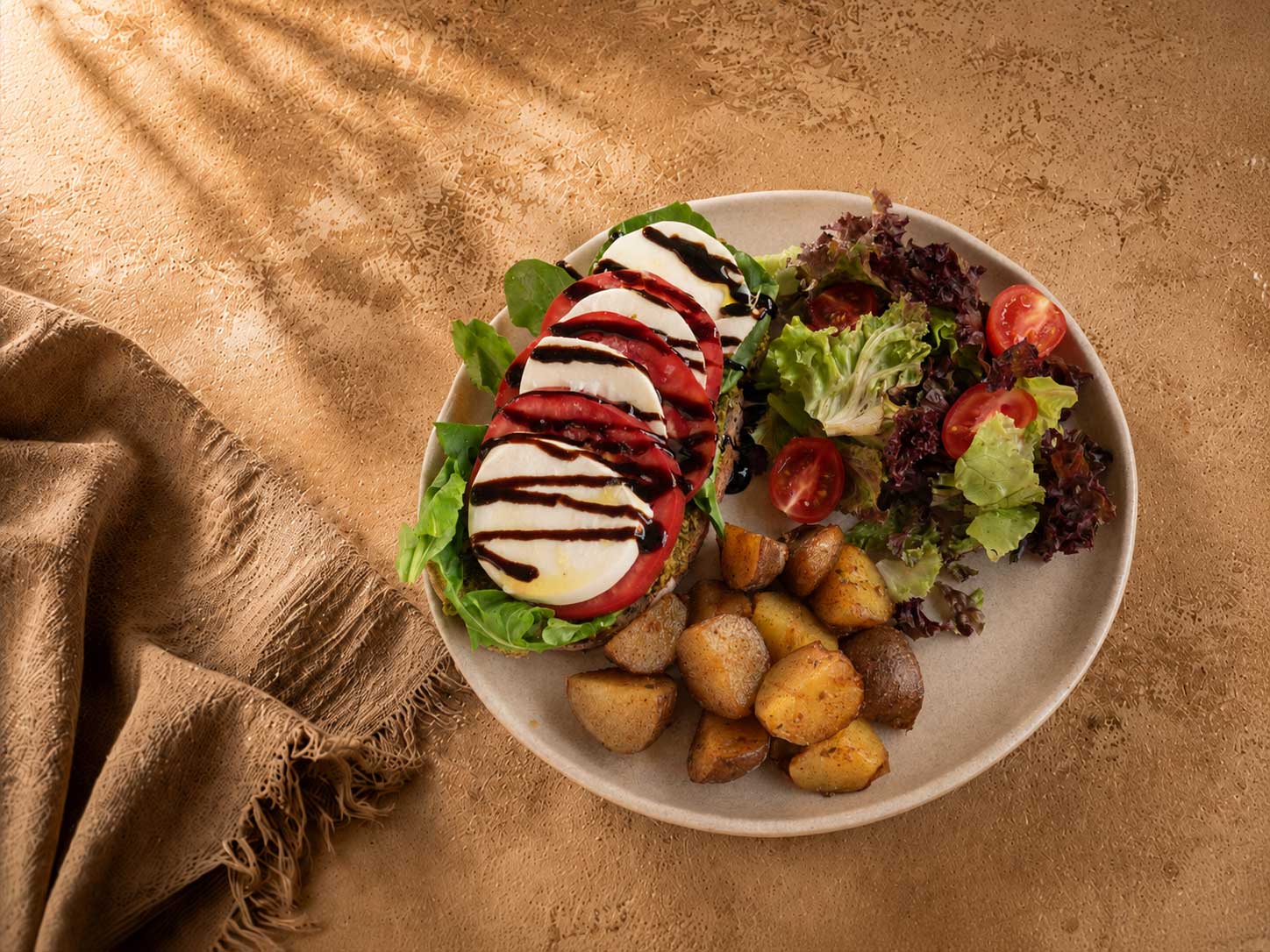 CAPRESE EKMEK ÜSTÜ - CAPRESE ON SOURDOUGH