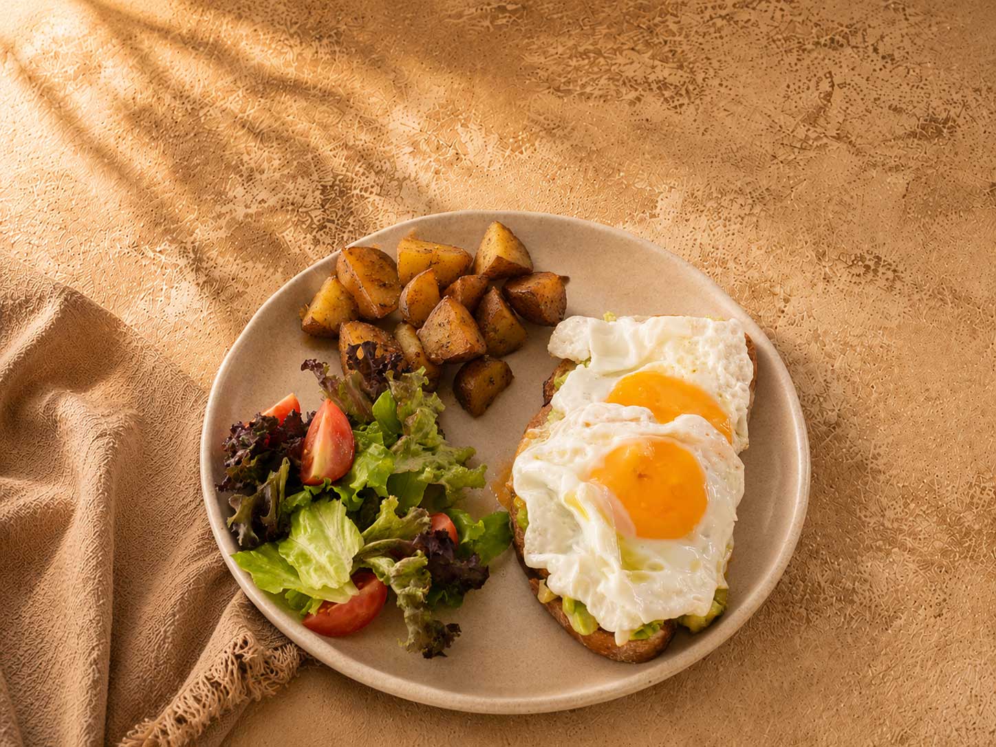 AVOKADO EKMEK ÜSTÜ - AVOCADO ON SOURDOUGH